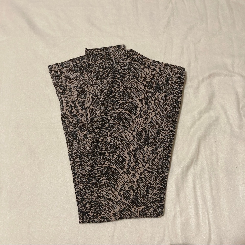 Super cute snake print leggings